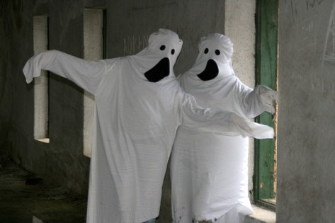 Two kinky ghosts hook up in a seedy motel room after the party.